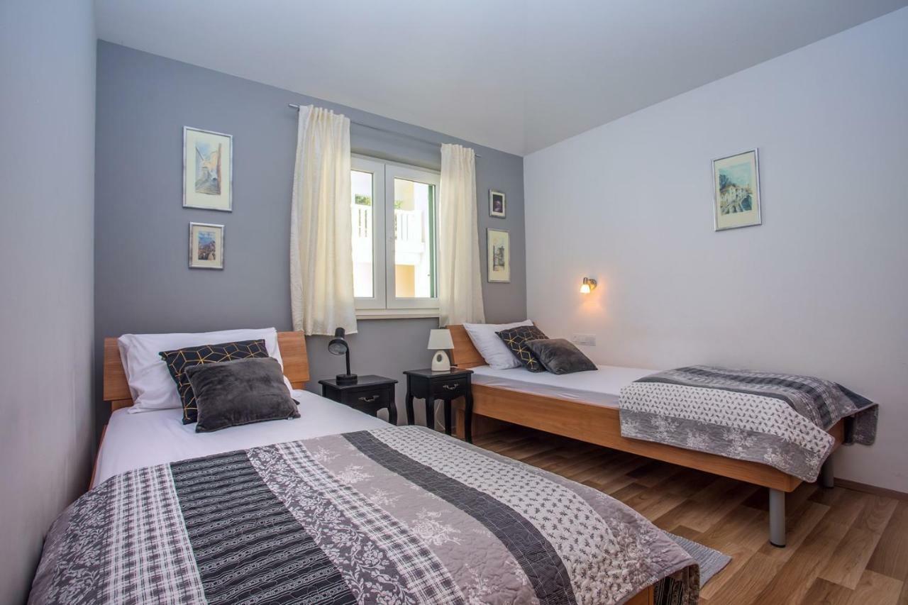 Villa Maslina, With Private 32M2Pool, Panoramic Views On 100Km Coastline, 12 Pax Lokva Rogoznica Bagian luar foto